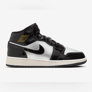Nike Air Jordan Black AJ 1 Mid SE Uni. 6Y (NWT)